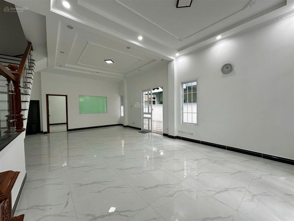Chính chủ cần bán nhà phố đẹp đường d35, cách đường d33, kdc việt sing chỉ vài bước chân