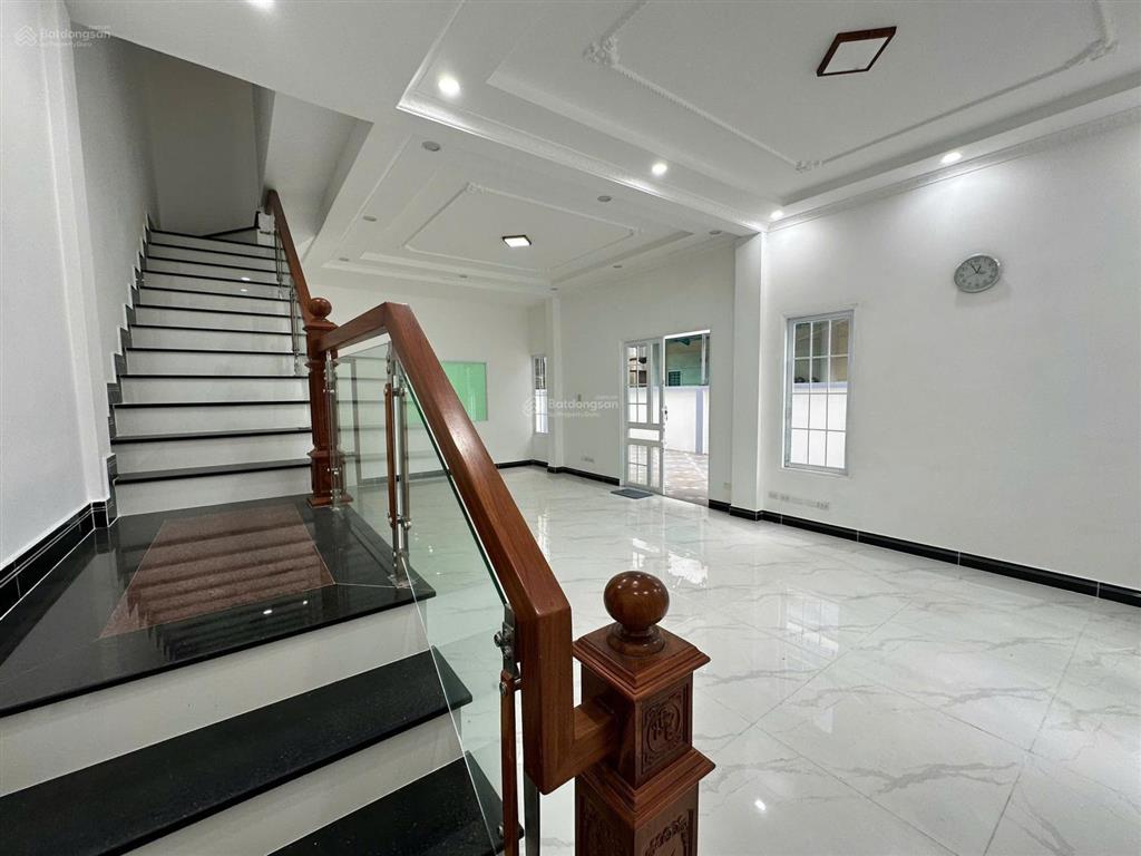 Chính chủ cần bán nhà phố đẹp đường d35, cách đường d33, kdc việt sing chỉ vài bước chân