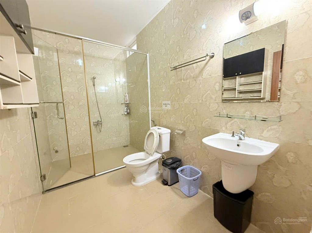 Cho thuê biệt thự có 4 phòng ngủ đầy đủ nội thất giá 17 triệu tại oasis, vsip1, thuận an