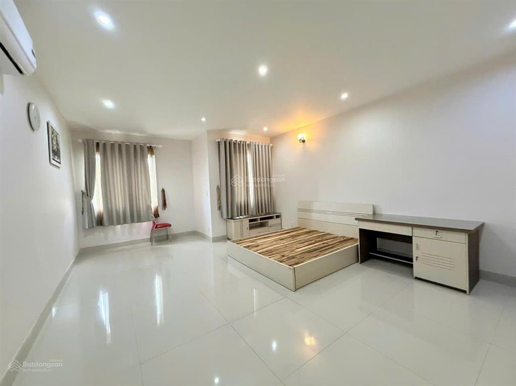 Cho thuê biệt thự có 4 phòng ngủ đầy đủ nội thất giá 17 triệu tại oasis, vsip1, thuận an