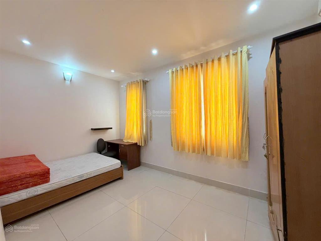 Cho thuê biệt thự có 4 phòng ngủ đầy đủ nội thất giá 17 triệu tại oasis, vsip1, thuận an
