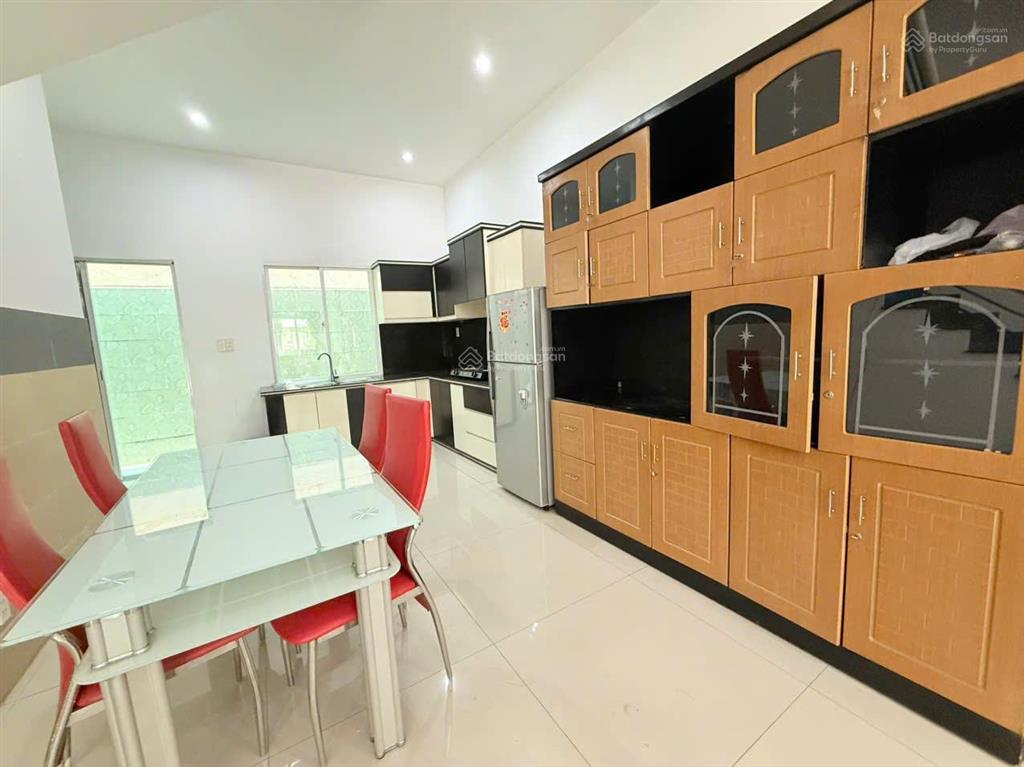 Cho thuê biệt thự có 4 phòng ngủ đầy đủ nội thất giá 17 triệu tại oasis, vsip1, thuận an