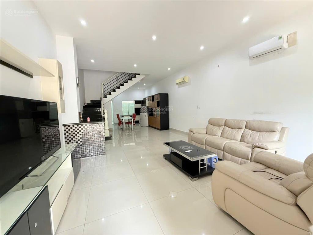 Cho thuê biệt thự có 4 phòng ngủ đầy đủ nội thất giá 17 triệu tại oasis, vsip1, thuận an