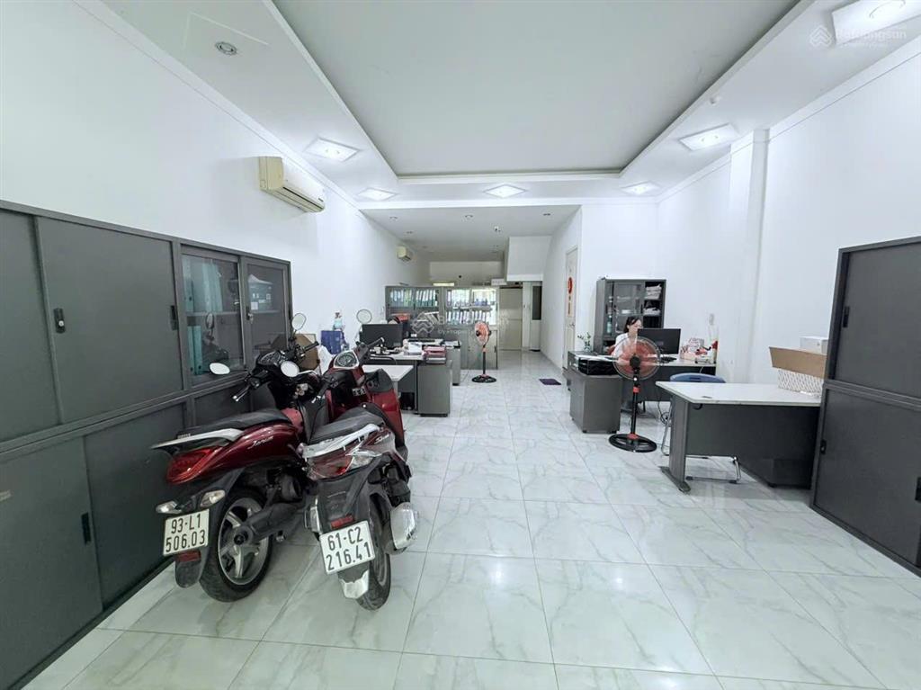 Chủ định cư nước ngoài cần bán nhà phố 150m2 đang cho thuê 23 triệu/tháng tại đường d11, vsip 1
