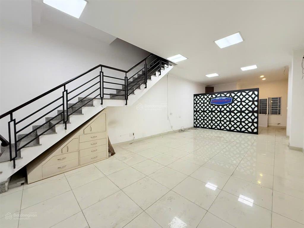 Chủ kẹt tiền cần bán gấp nhà phố 3 tầng giá chỉ 6,8 tỷ tại đường d33, kdc việt sing, thuận an