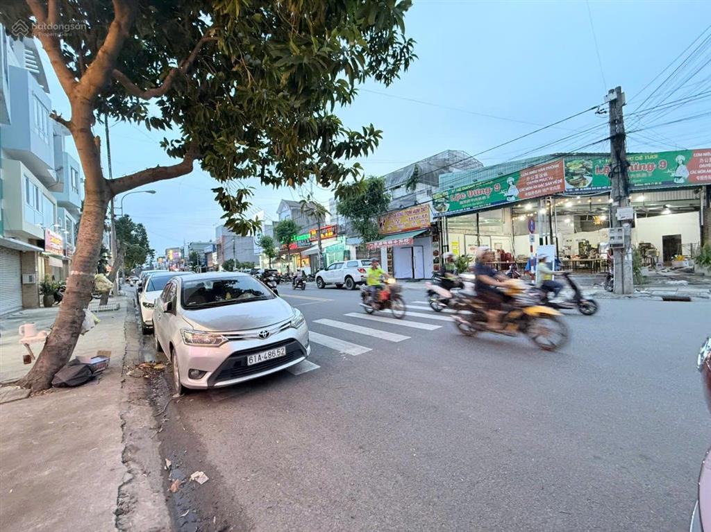 Chủ kẹt tiền cần bán gấp nhà phố 3 tầng giá chỉ 6,8 tỷ tại đường d33, kdc việt sing, thuận an