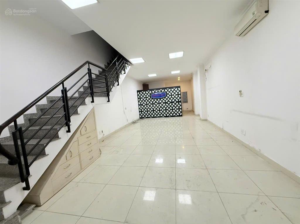 Chủ kẹt tiền cần bán gấp nhà phố 3 tầng giá chỉ 6,8 tỷ tại đường d33, kdc việt sing, thuận an