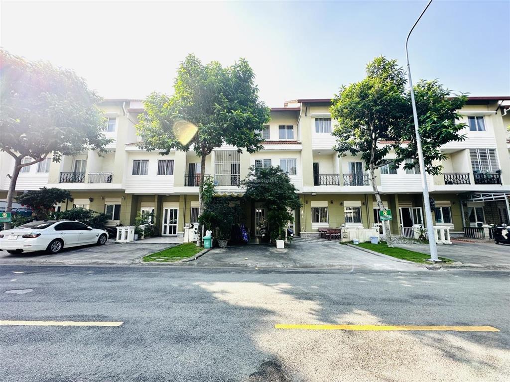 Bán biệt thự đẹp giá chỉ 5,6 tỷ trong khu compound oasis kế siêu thị aeon mall bình dương