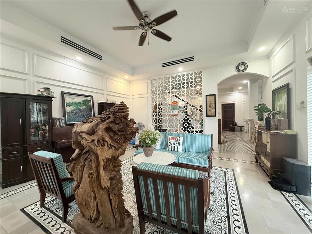 Cho thuê biệt thự góc đẳng cấp, siêu đẹp đối diện công viên tại oasis kế siêu thị aeon mall bd