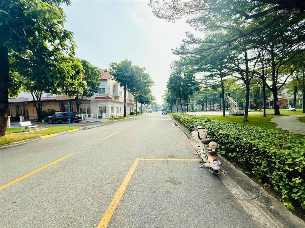 Cho thuê biệt thự góc đẳng cấp, siêu đẹp đối diện công viên tại oasis kế siêu thị aeon mall bd