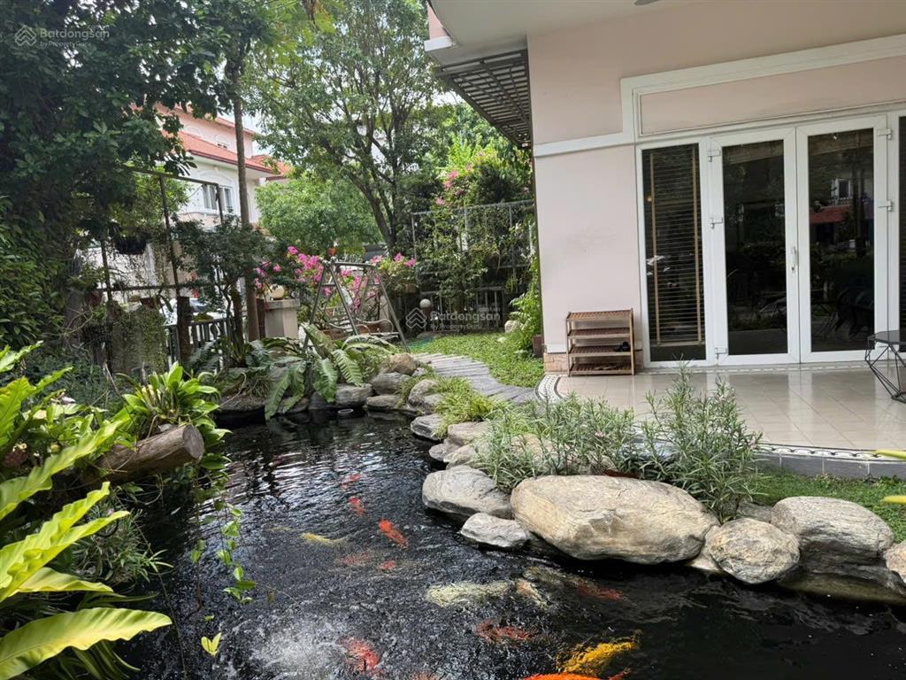 Cho thuê biệt thự góc đẳng cấp, siêu đẹp đối diện công viên tại oasis kế siêu thị aeon mall bd