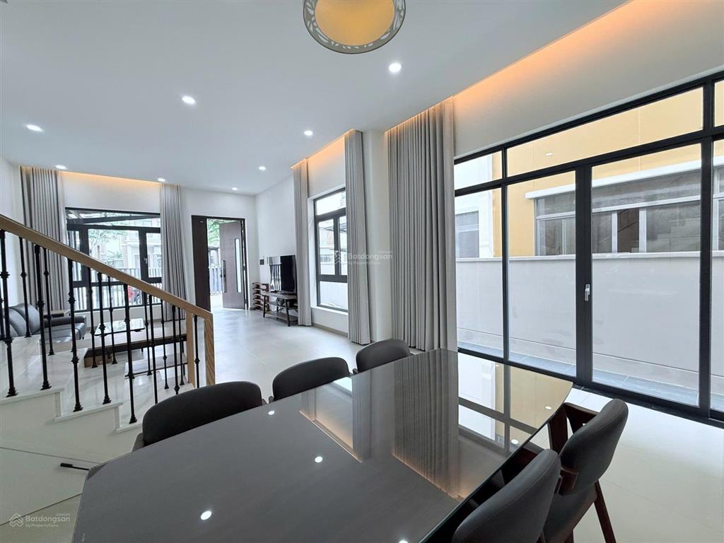 Chính chủ cho thuê biệt thự song lập đẹp, mới 100% kế bên trung tâm t.p.m bình dương