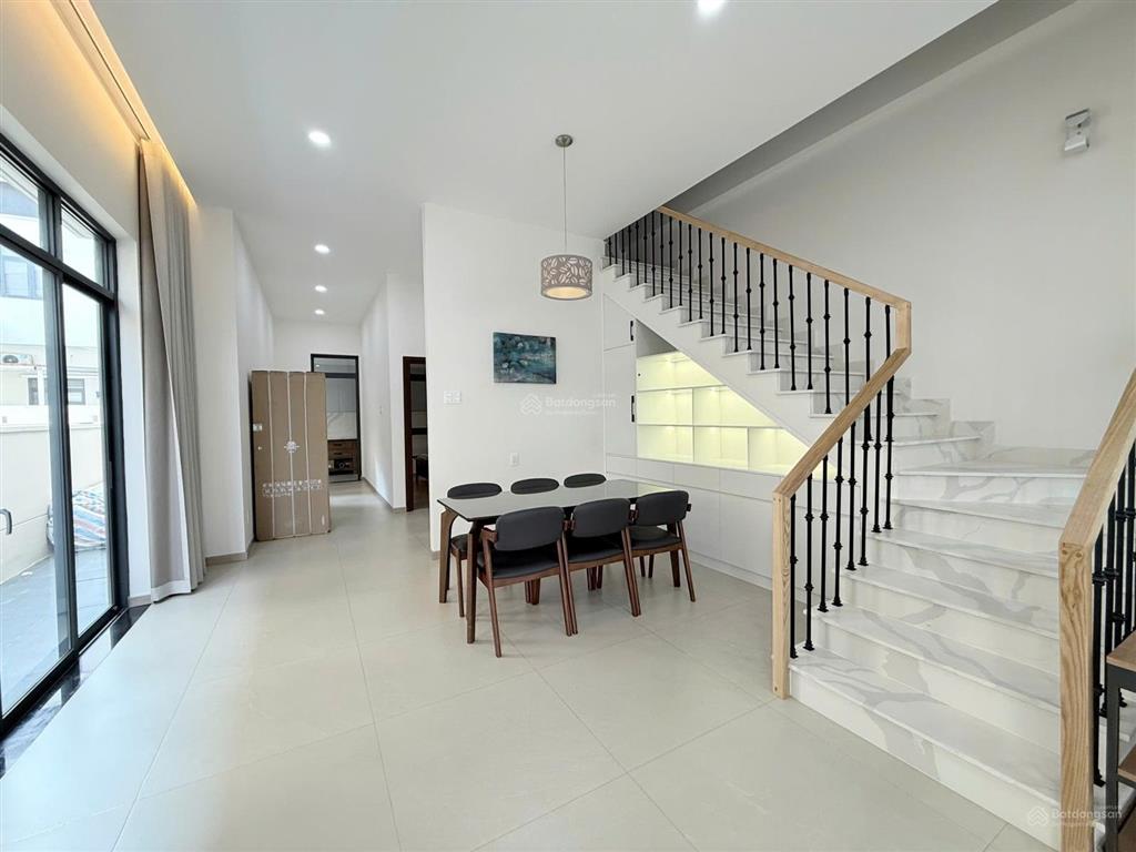 Chính chủ cho thuê biệt thự song lập đẹp, mới 100% kế bên trung tâm t.p.m bình dương