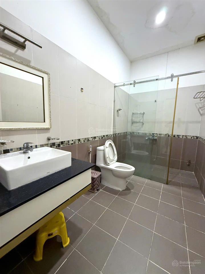 Chính chủ bán biệt thự 150m2 hướng nam nhà đẹp, sẵn doanh thu giá chỉ hơn 6 tỷ tại oasis, vsip 1
