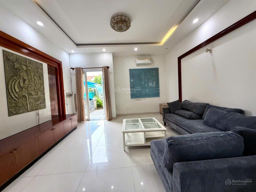 Chính chủ bán biệt thự 150m2 hướng nam nhà đẹp, sẵn doanh thu giá chỉ hơn 6 tỷ tại oasis, vsip 1