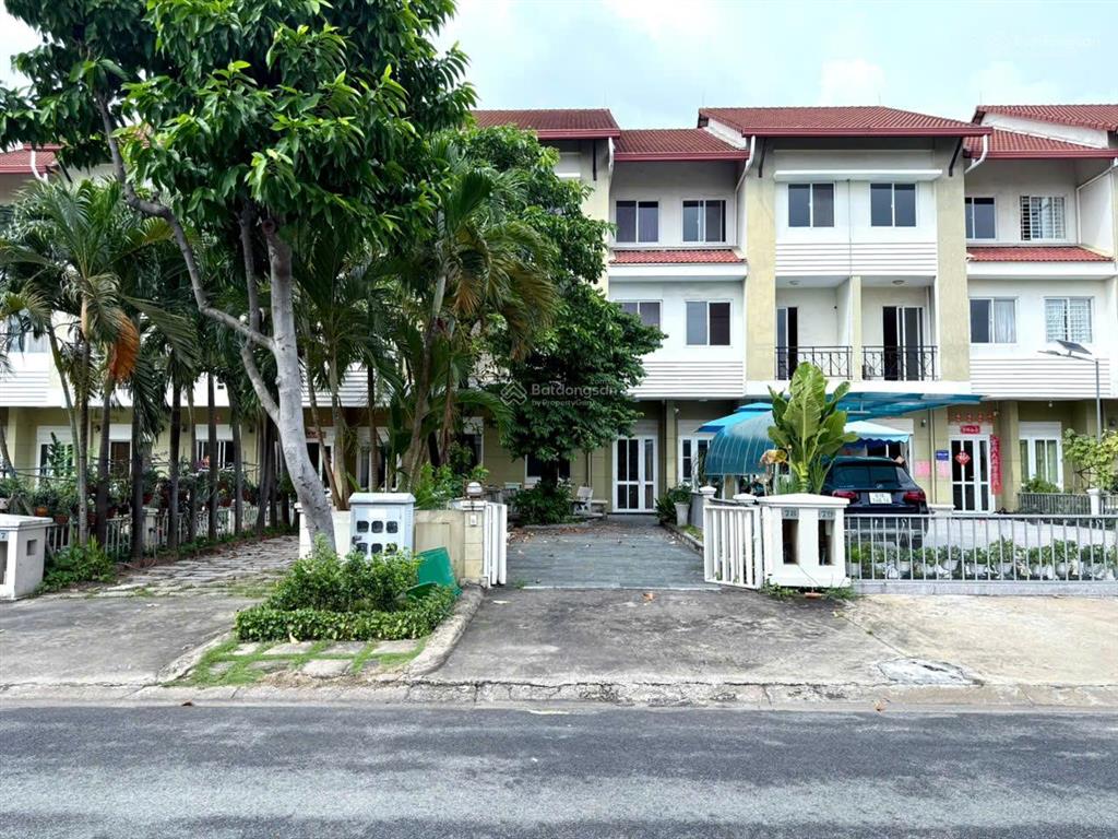 Chính chủ bán biệt thự 150m2 hướng nam nhà đẹp, sẵn doanh thu giá chỉ hơn 6 tỷ tại oasis, vsip 1