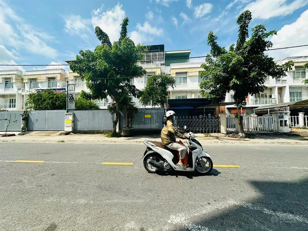 Chủ về đài loan cần bán nhà phố 3 tầng giá tốt tại khu dân cư việt sing, phường an phú