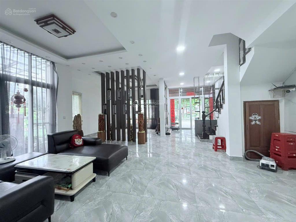 Chủ chuyển công tác bán căn biệt thự 2 mặt tiền công viên cách sài gòn chỉ 20 phút