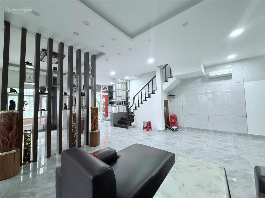 Chủ chuyển công tác bán căn biệt thự 2 mặt tiền công viên cách sài gòn chỉ 20 phút