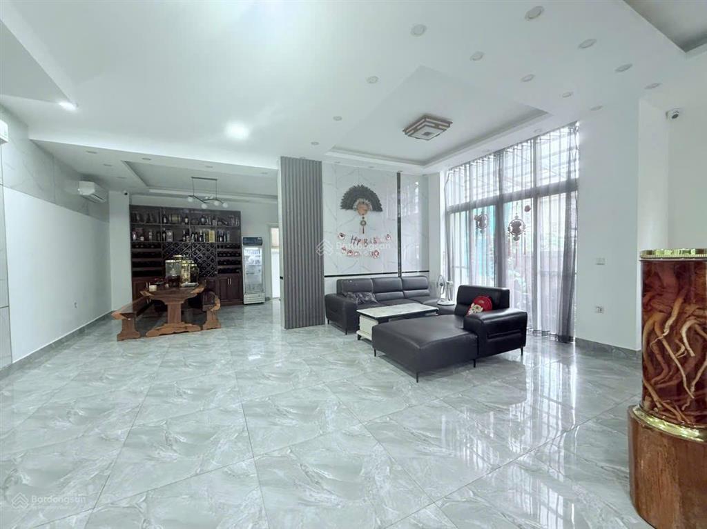 Chủ chuyển công tác bán căn biệt thự 2 mặt tiền công viên cách sài gòn chỉ 20 phút