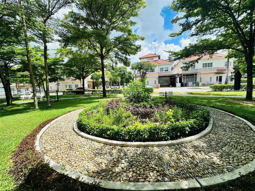 Chủ chuyển công tác bán căn biệt thự 2 mặt tiền công viên cách sài gòn chỉ 20 phút