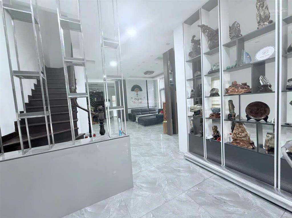 Chủ chuyển công tác bán căn biệt thự 2 mặt tiền công viên cách sài gòn chỉ 20 phút