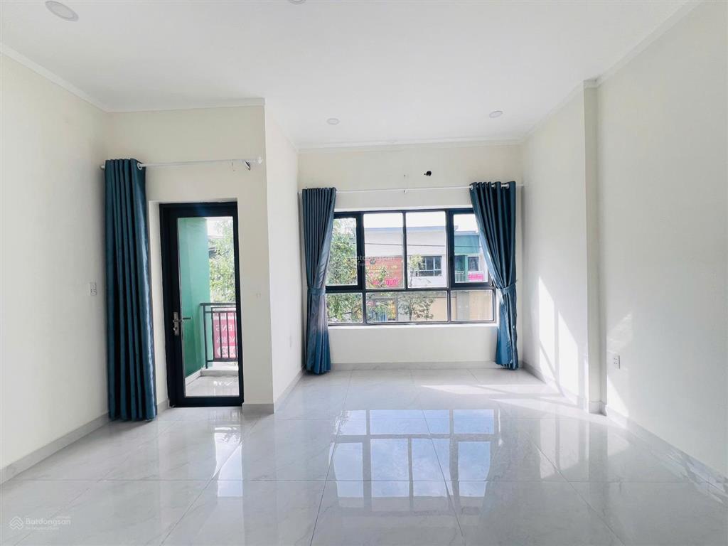 Chủ kẹt tiền cần bán gấp nhà phố hoàn thiện sẵn ngay mặt đường lớn d4s oasis city