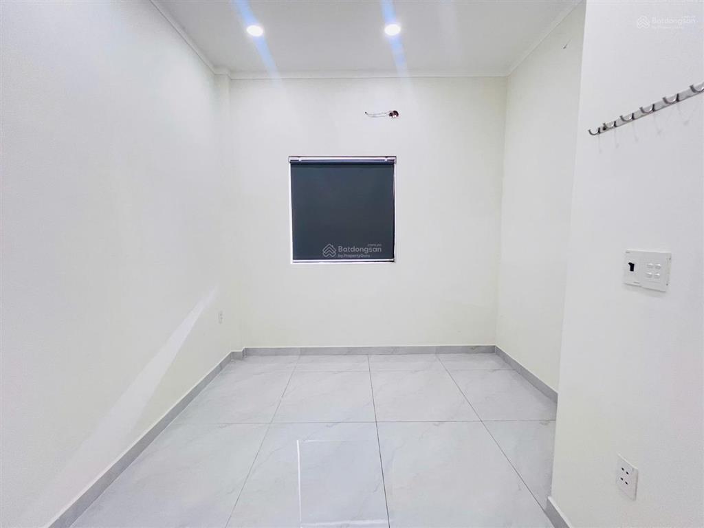 Chủ kẹt tiền cần bán gấp nhà phố hoàn thiện sẵn ngay mặt đường lớn d4s oasis city
