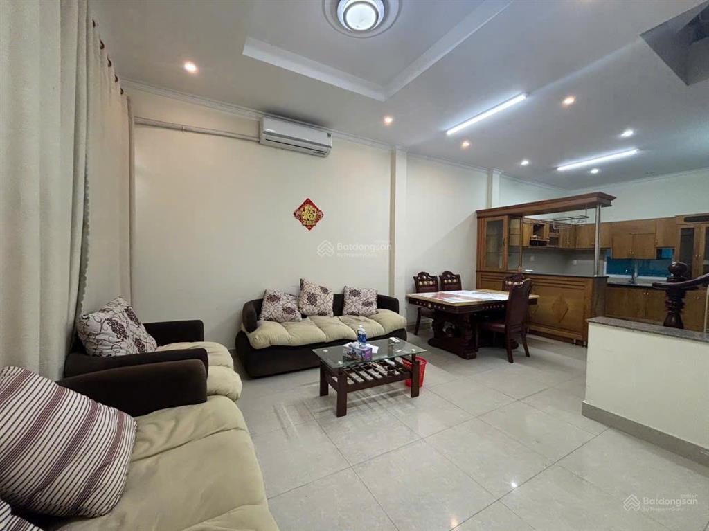 Cho thuê nhà giá tốt có 4 phòng ngủ đều có nhà vệ sinh riêng tại oasis kế siêu thị aeon mall bd