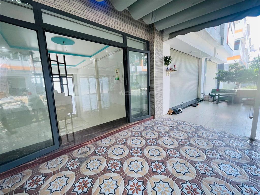 Hạ giá bán căn nhà phố 3 tầng 2 mặt tiền ngay trục chính khu đô thị oasis city