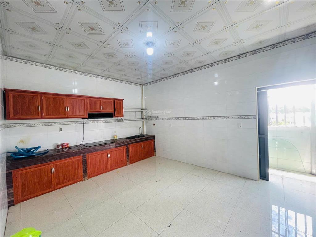 Hạ giá bán căn nhà phố 3 tầng 2 mặt tiền ngay trục chính khu đô thị oasis city