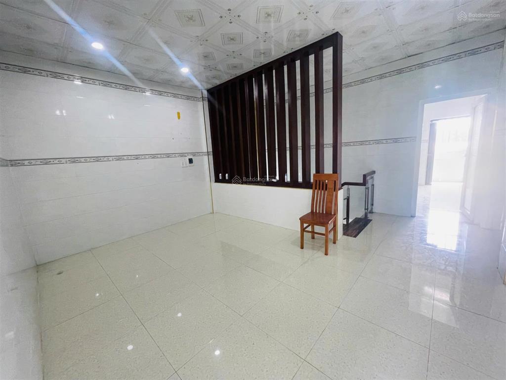 Hạ giá bán căn nhà phố 3 tầng 2 mặt tiền ngay trục chính khu đô thị oasis city