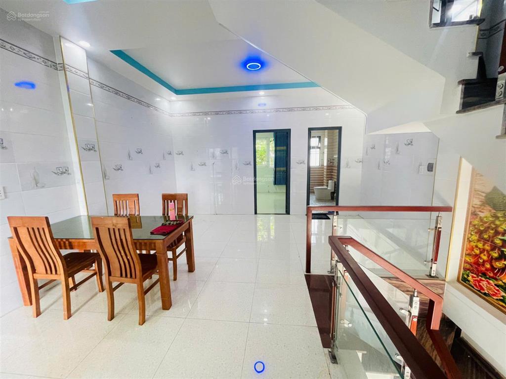 Hạ giá bán căn nhà phố 3 tầng 2 mặt tiền ngay trục chính khu đô thị oasis city