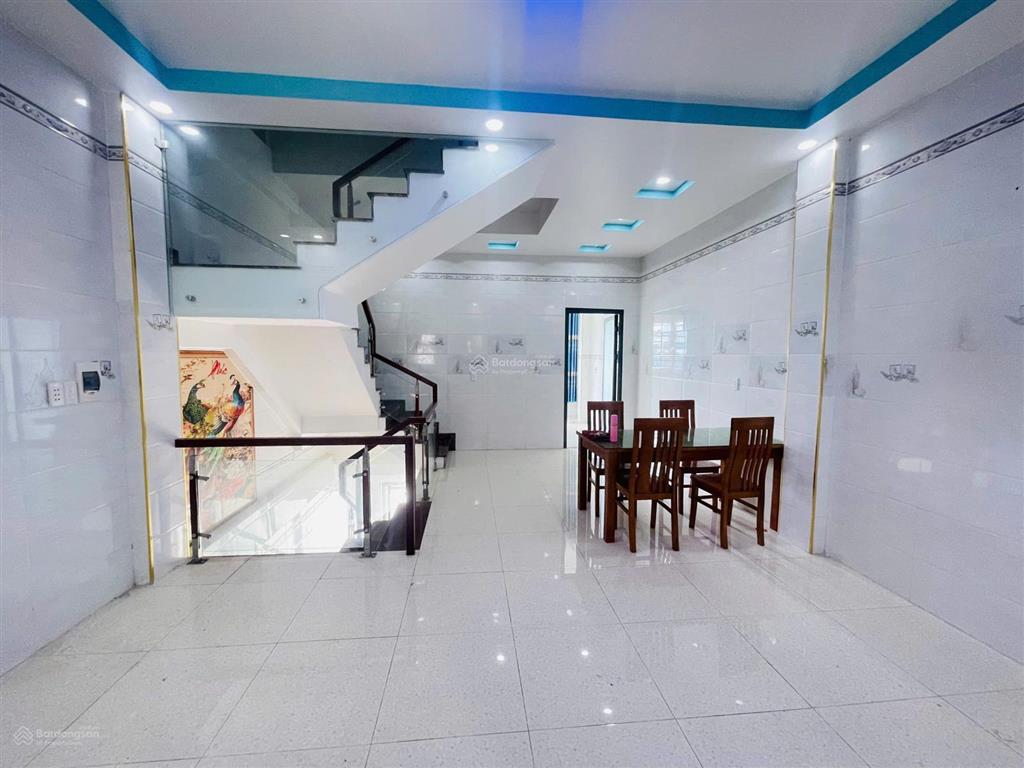 Hạ giá bán căn nhà phố 3 tầng 2 mặt tiền ngay trục chính khu đô thị oasis city