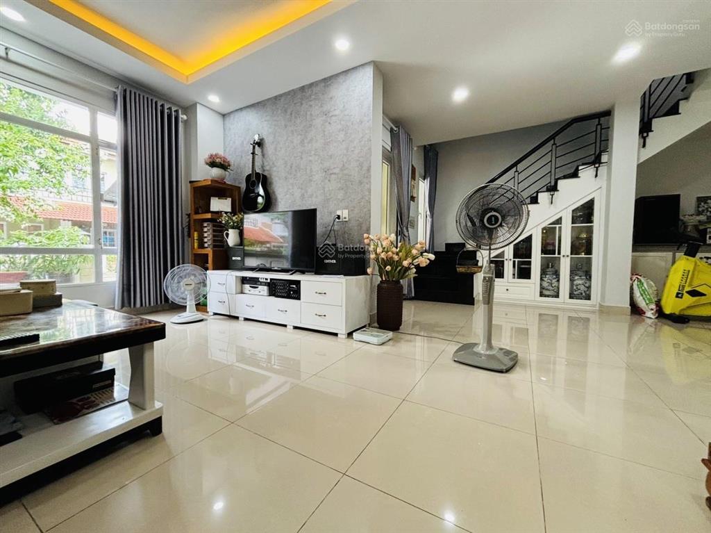 Bán biệt thự song lập ngang 10m x 18,5m, đang sẵn doanh thu gần 26 triệu kế siêu thị aeon mall bd
