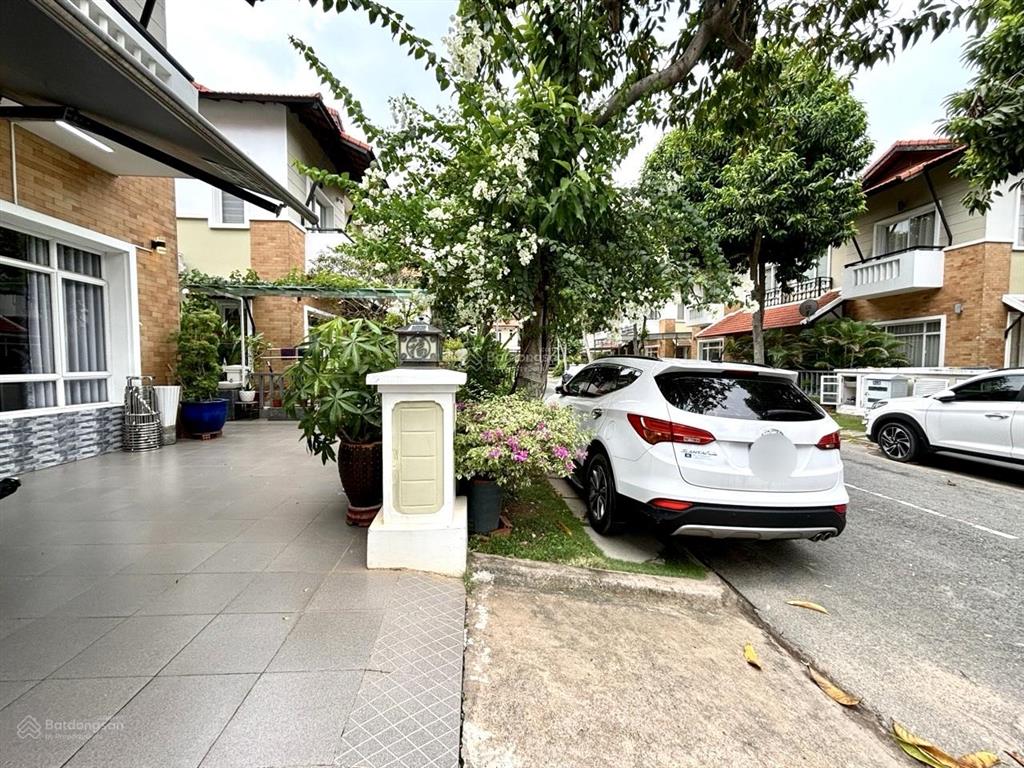 Bán biệt thự song lập ngang 10m x 18,5m, đang sẵn doanh thu gần 26 triệu kế siêu thị aeon mall bd