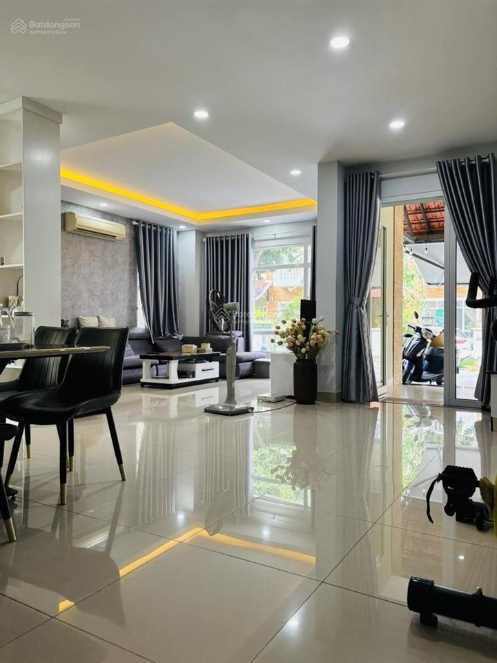 Bán biệt thự song lập ngang 10m x 18,5m, đang sẵn doanh thu gần 26 triệu kế siêu thị aeon mall bd