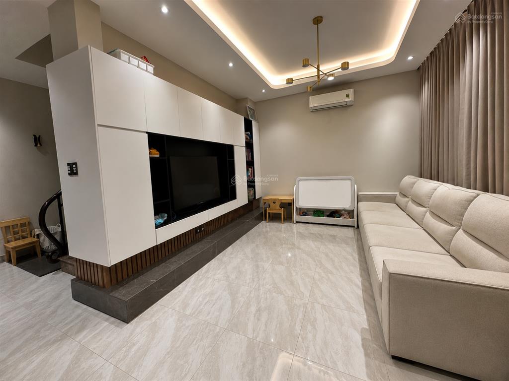Bán biệt thự ngang 7m rất đẹp vào ở được ngay tại oasis, vsip 1.  0986 196 ***