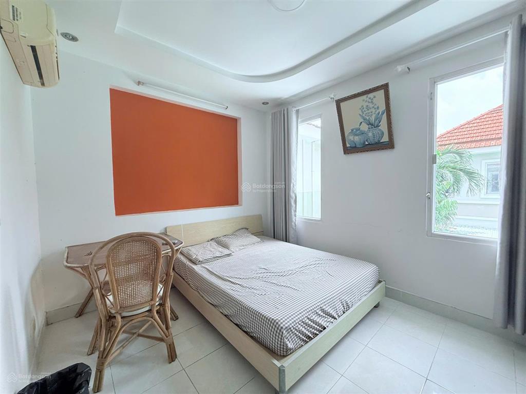 Cho thuê biệt thự ngang 14mx18,5 có 4 phòng ngủ, đầy đủ nội thất kế siệu thị aeon mall bd