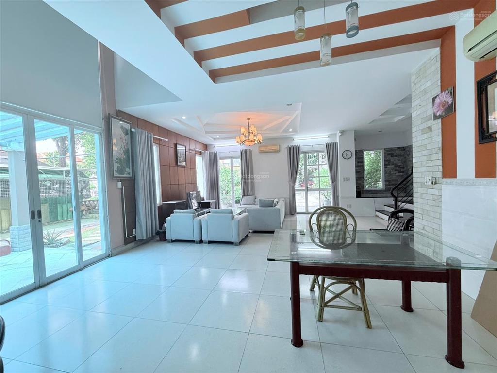 Cho thuê biệt thự ngang 14mx18,5 có 4 phòng ngủ, đầy đủ nội thất kế siệu thị aeon mall bd