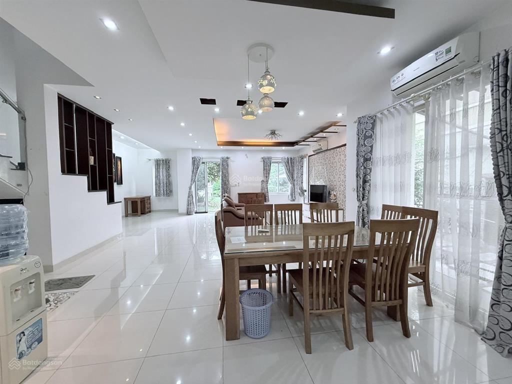 Cho thuê biệt thự 10mx30m nhà đẹp, sạch sẽ tại oasis, khu dân cư việt sing, vsip 1