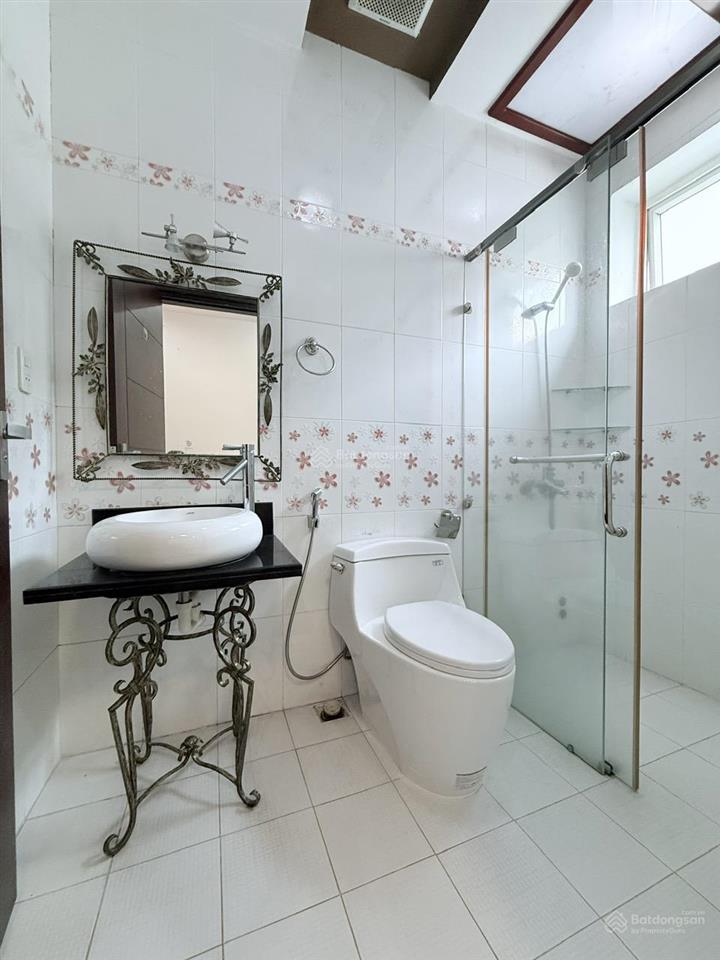 Cho thuê biệt thự 10mx30m nhà đẹp, sạch sẽ tại oasis, khu dân cư việt sing, vsip 1