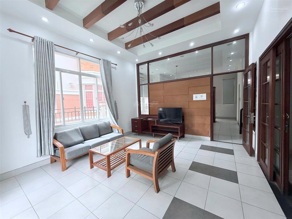 Cho thuê biệt thự có 4 phòng ngủ diện tích bằng nhau, đều có nhà vệ sing riêng tại oasis 1, vsip 1