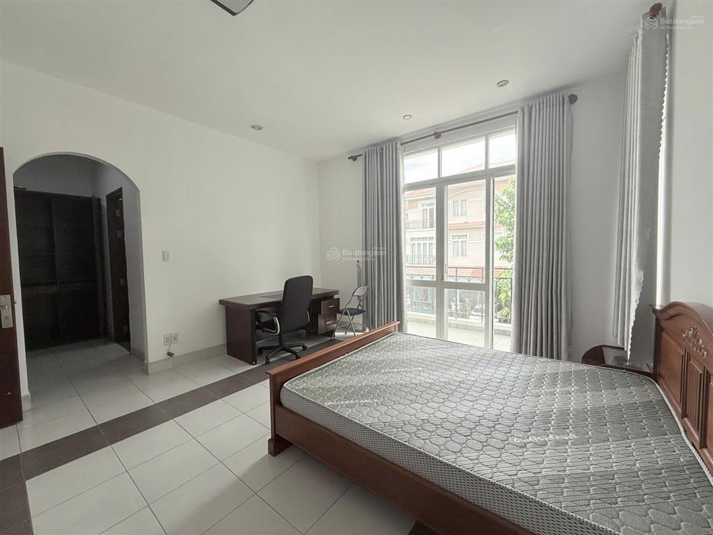 Cho thuê biệt thự có 4 phòng ngủ diện tích bằng nhau, đều có nhà vệ sing riêng tại oasis 1, vsip 1
