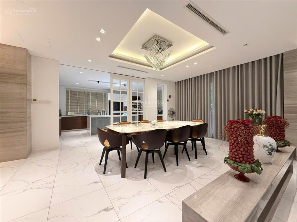 Cho thuê biệt thự đơn lập cao cấp 5 phòng ngủ sát sân golf sông bé, đối diện aeon mall bình dương