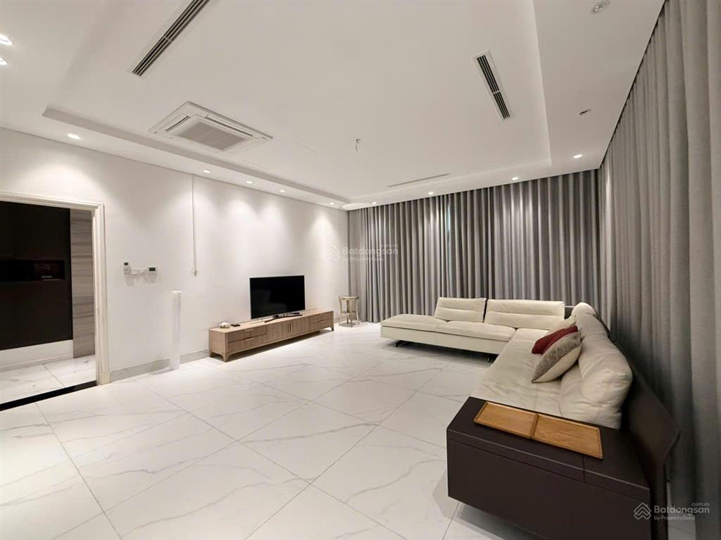 Cho thuê biệt thự đơn lập cao cấp 5 phòng ngủ sát sân golf sông bé, đối diện aeon mall bình dương