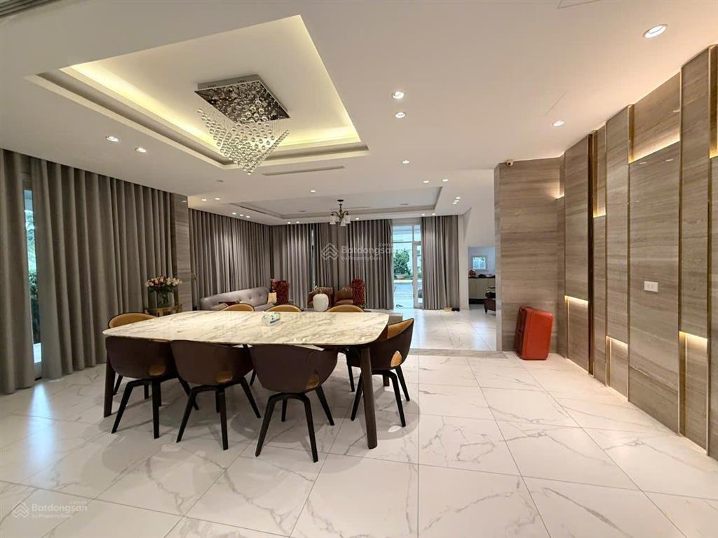 Cho thuê biệt thự đơn lập cao cấp 5 phòng ngủ sát sân golf sông bé, đối diện aeon mall bình dương