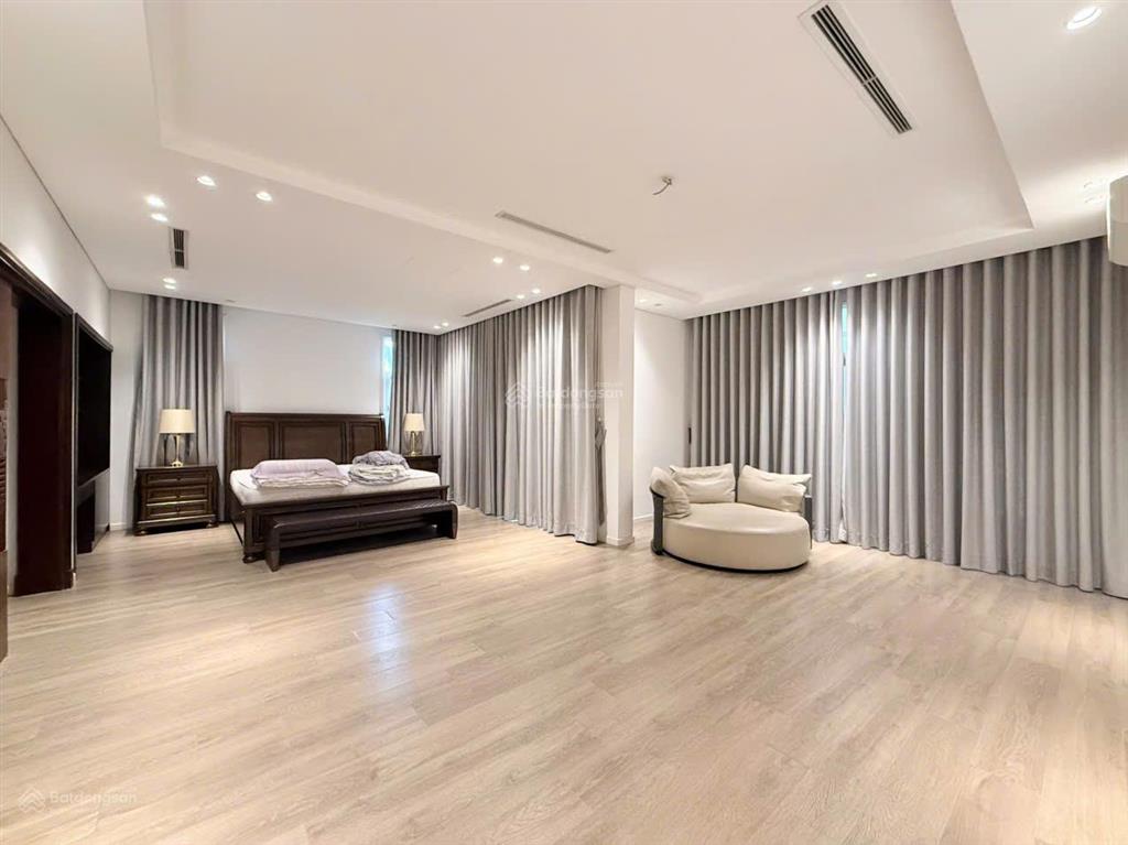 Cho thuê biệt thự đơn lập cao cấp 5 phòng ngủ sát sân golf sông bé, đối diện aeon mall bình dương