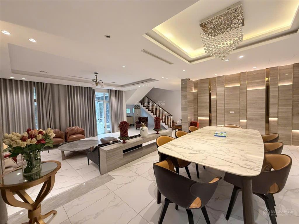 Cho thuê biệt thự đơn lập cao cấp 5 phòng ngủ sát sân golf sông bé, đối diện aeon mall bình dương