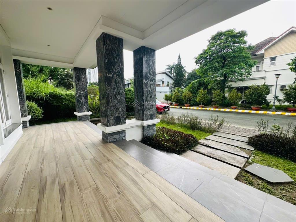 Cho thuê biệt thự đơn lập cao cấp 5 phòng ngủ sát sân golf sông bé, đối diện aeon mall bình dương